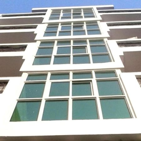 Charanpahari Hotel Nueva Delhi Exterior foto