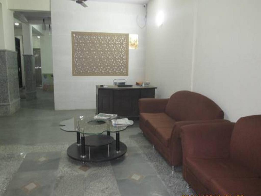 Charanpahari Hotel Nueva Delhi Exterior foto