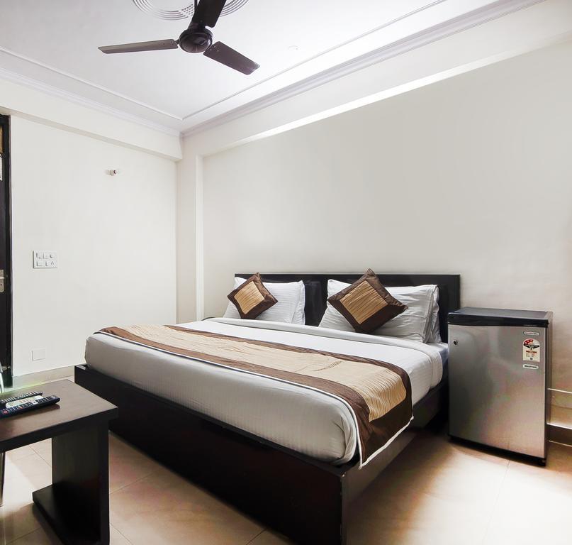 Charanpahari Hotel Nueva Delhi Exterior foto