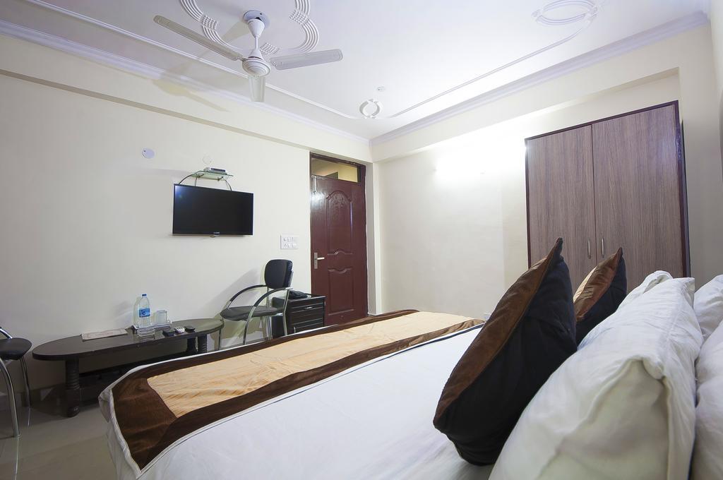 Charanpahari Hotel Nueva Delhi Exterior foto