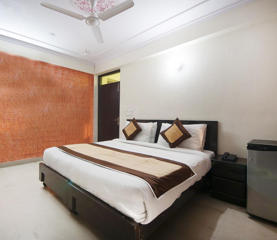 Charanpahari Hotel Nueva Delhi Exterior foto