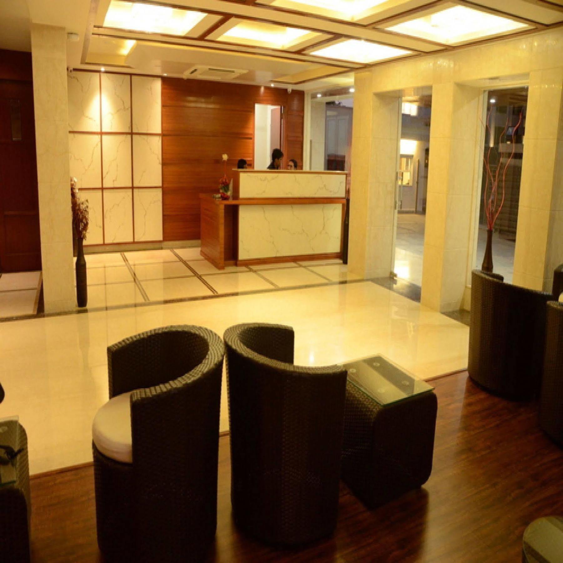 Charanpahari Hotel Nueva Delhi Exterior foto