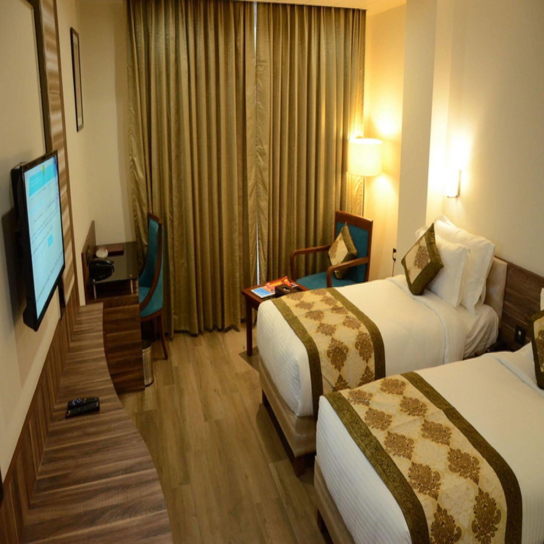 Charanpahari Hotel Nueva Delhi Exterior foto