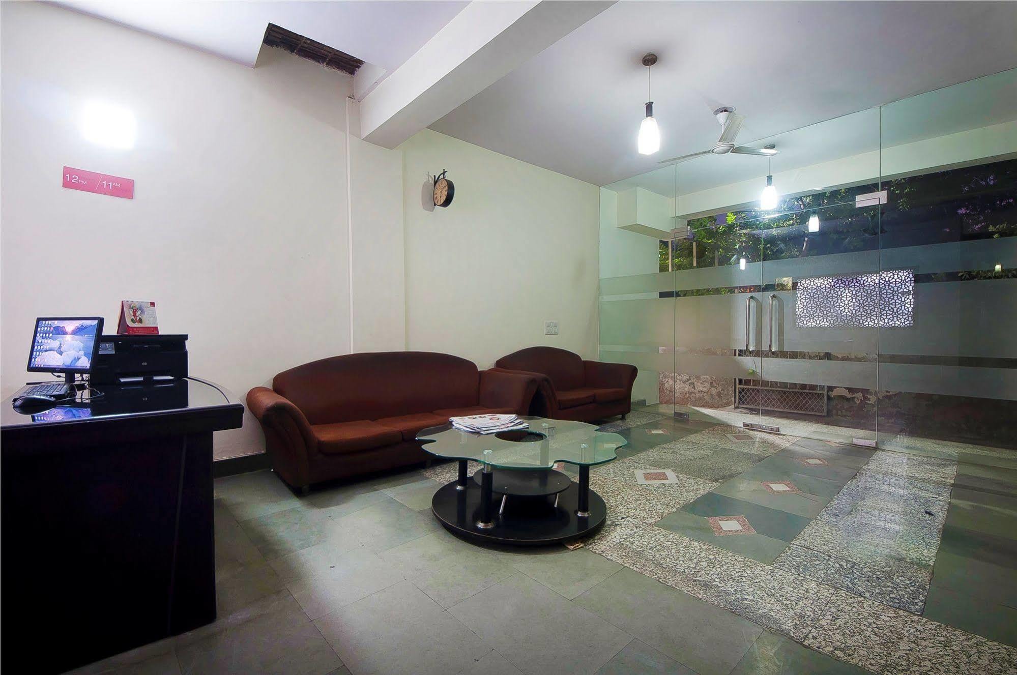 Charanpahari Hotel Nueva Delhi Exterior foto